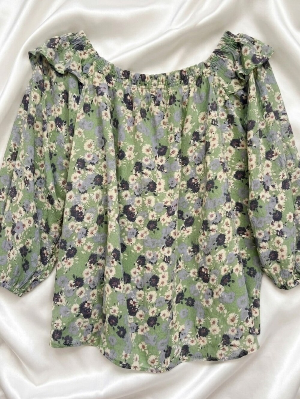 Zac & Rachel Sage Green Lavendar Floral Smocked Top - Size M 🌸✨